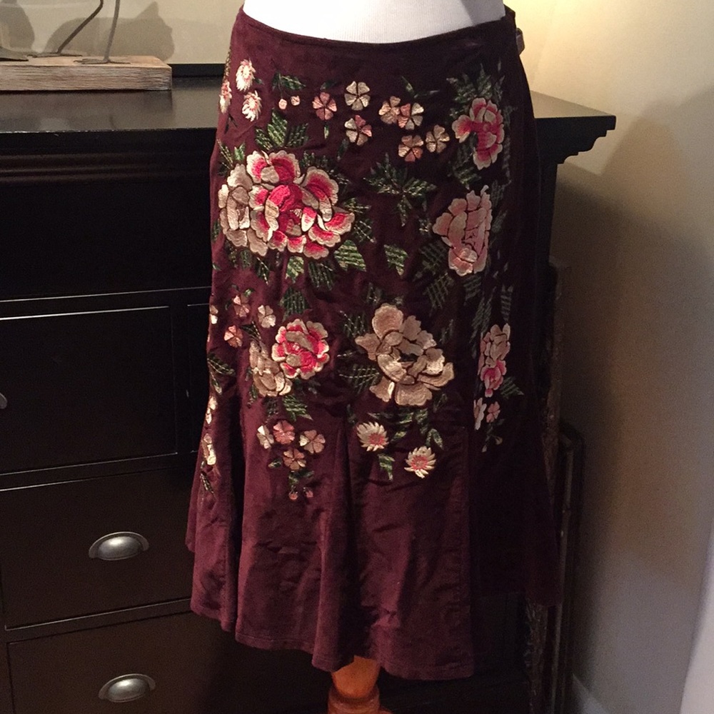 Anthropologie embroidered velvet skirt 8